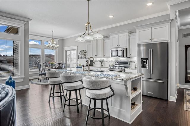 4600 Greystone Drive, St Joseph, MO 64505