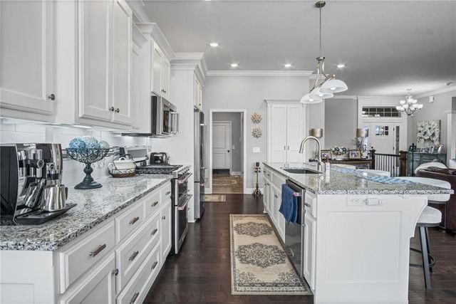 4600 Greystone Drive, St Joseph, MO 64505