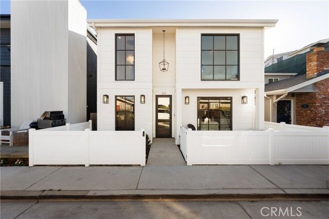 214 Abalone Avenue, Newport Beach, CA 92662
