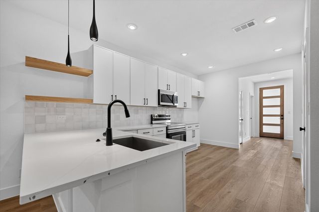 2835 Macon Street, Dallas, TX 75215