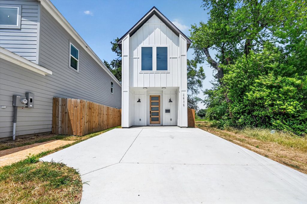 2835 Macon Street, Dallas, TX 75215