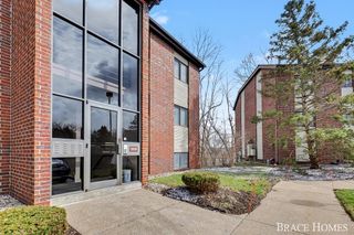 3336 Devonwood Hills Ne E, Plainfield Twp, MI 49525