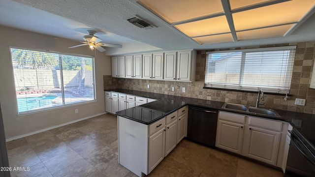 4624 W CHICAGO Street, Chandler, AZ 85226