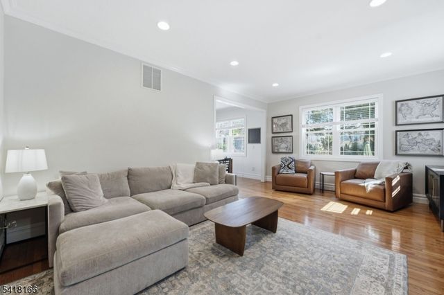 808 Grant Ave, Westfield Town, NJ 07090