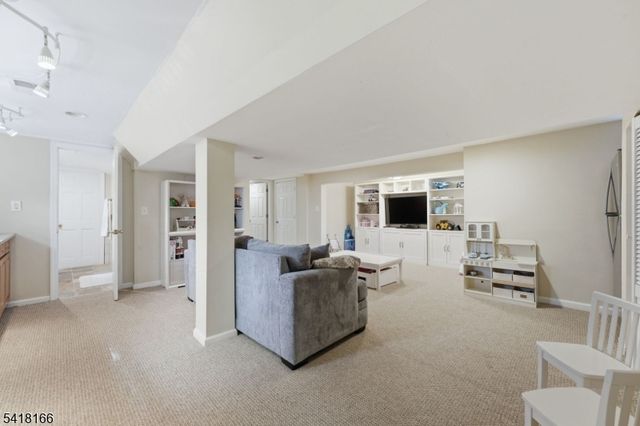 808 Grant Ave, Westfield Town, NJ 07090