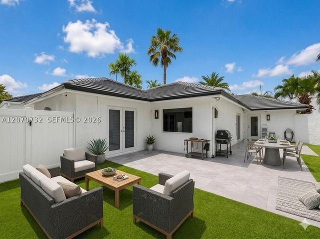 2558 NE 206th Ter, Miami, FL 33180