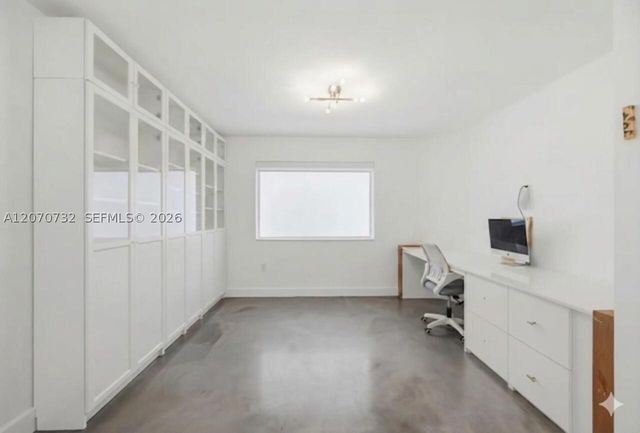 2558 NE 206th Ter, Miami, FL 33180
