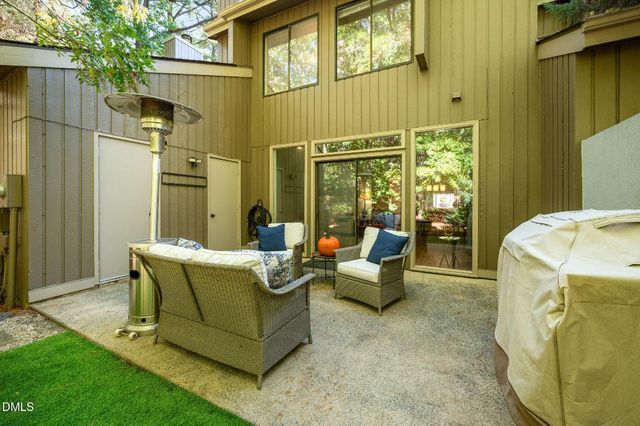 2 Vauxhall Place, Chapel Hill, NC 27517