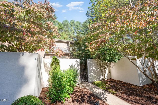 2 Vauxhall Place, Chapel Hill, NC 27517