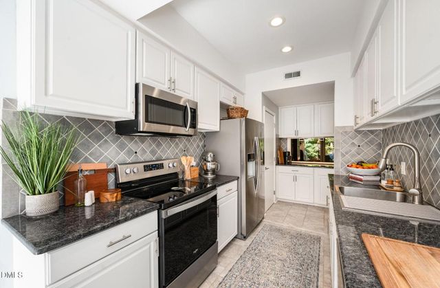 2 Vauxhall Place, Chapel Hill, NC 27517