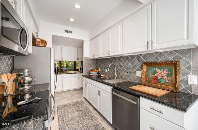 2 Vauxhall Place, Chapel Hill, NC 27517