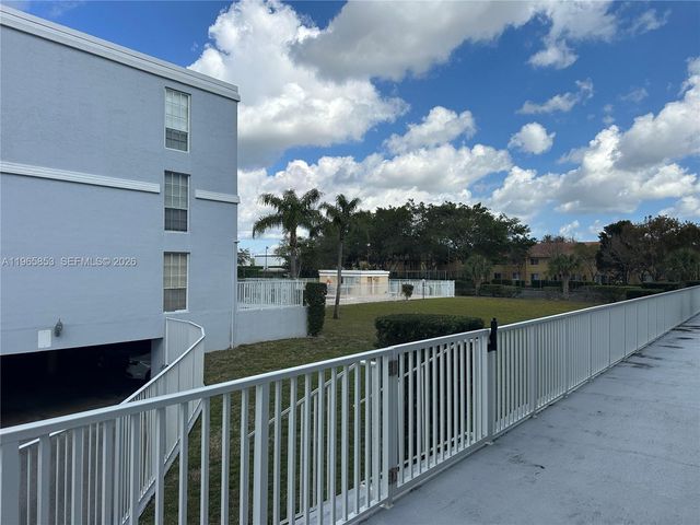 7981 S French Dr 2-101, Pembroke Pines, FL 33024