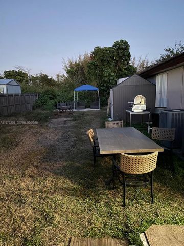 28565 SW 158th Ct A, Homestead, FL 33033