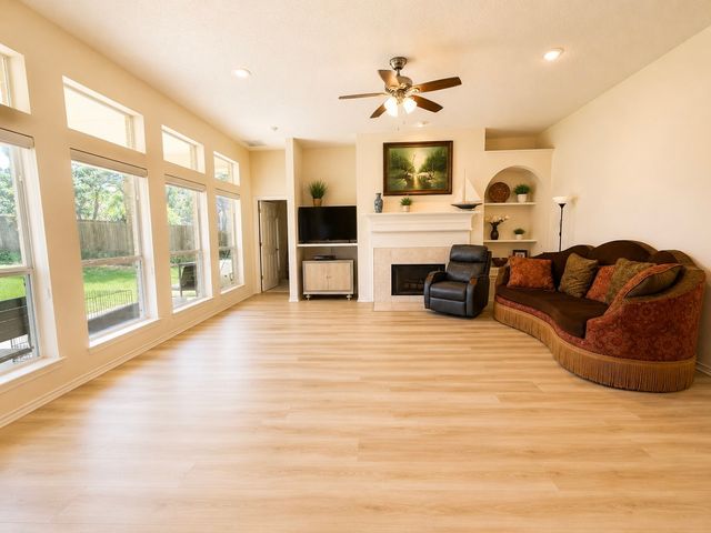 7930 Fox Chase Drive, Arlington, TX 76001
