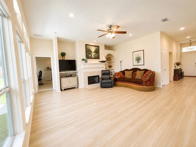 7930 Fox Chase Drive, Arlington, TX 76001