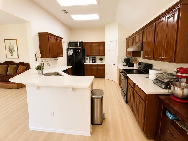 7930 Fox Chase Drive, Arlington, TX 76001