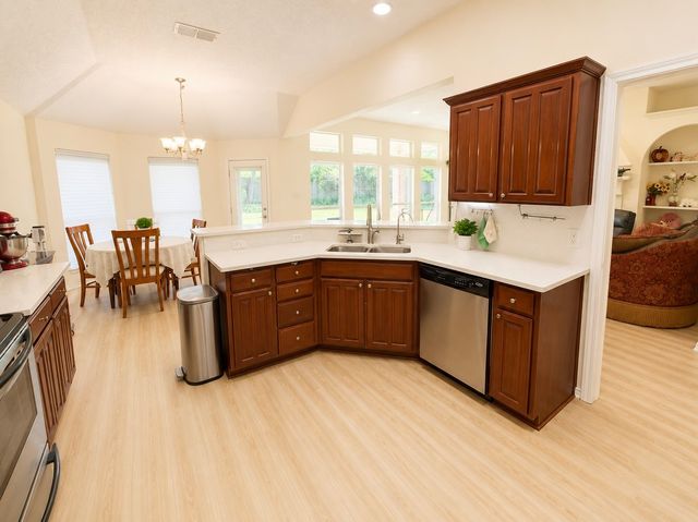 7930 Fox Chase Drive, Arlington, TX 76001