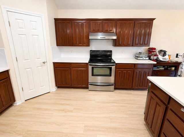 7930 Fox Chase Drive, Arlington, TX 76001
