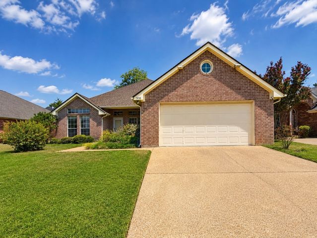7930 Fox Chase Drive, Arlington, TX 76001