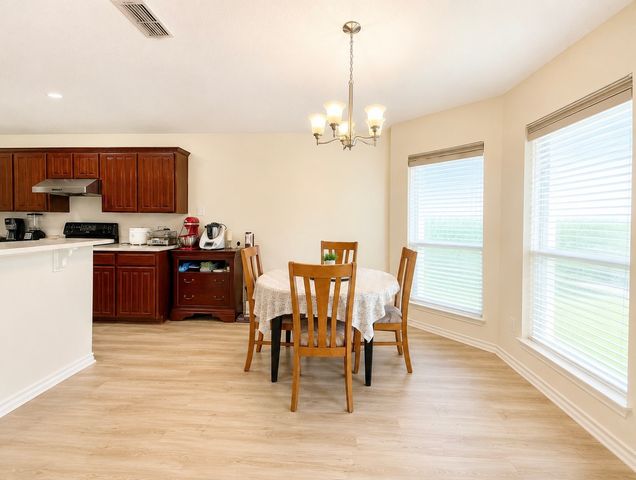 7930 Fox Chase Drive, Arlington, TX 76001