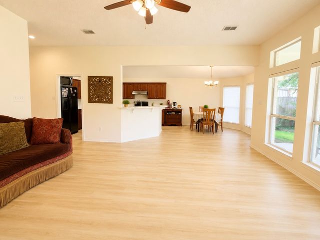 7930 Fox Chase Drive, Arlington, TX 76001