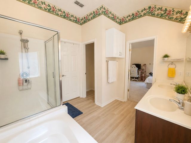 7930 Fox Chase Drive, Arlington, TX 76001