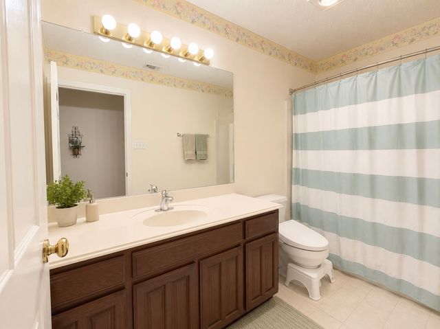 7930 Fox Chase Drive, Arlington, TX 76001