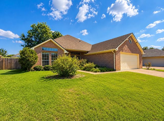 7930 Fox Chase Drive, Arlington, TX 76001