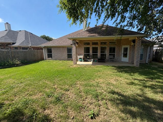 7930 Fox Chase Drive, Arlington, TX 76001