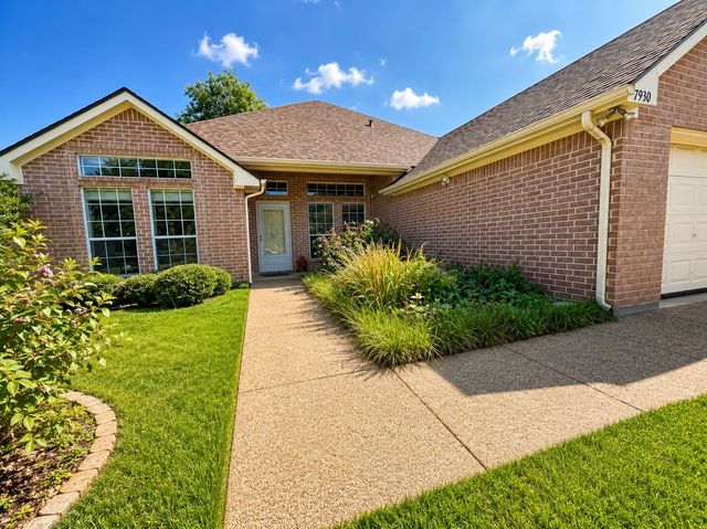 7930 Fox Chase Drive, Arlington, TX 76001