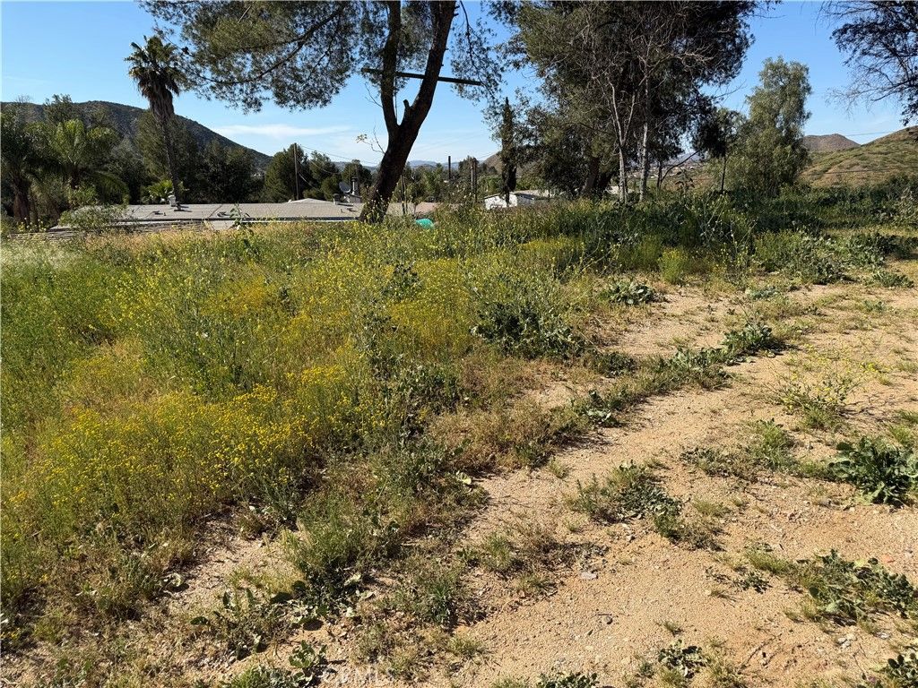 Image 4 of property listing at 24650 Fir, Menifee, CA 92584