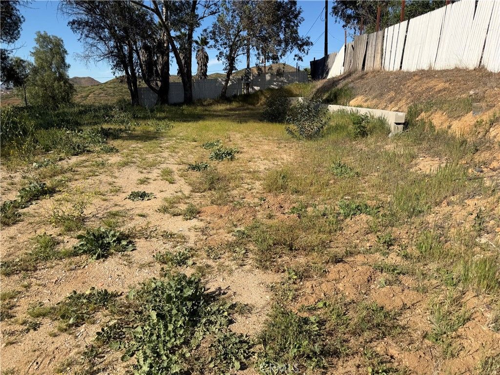 Image 6 of property listing at 24650 Fir, Menifee, CA 92584