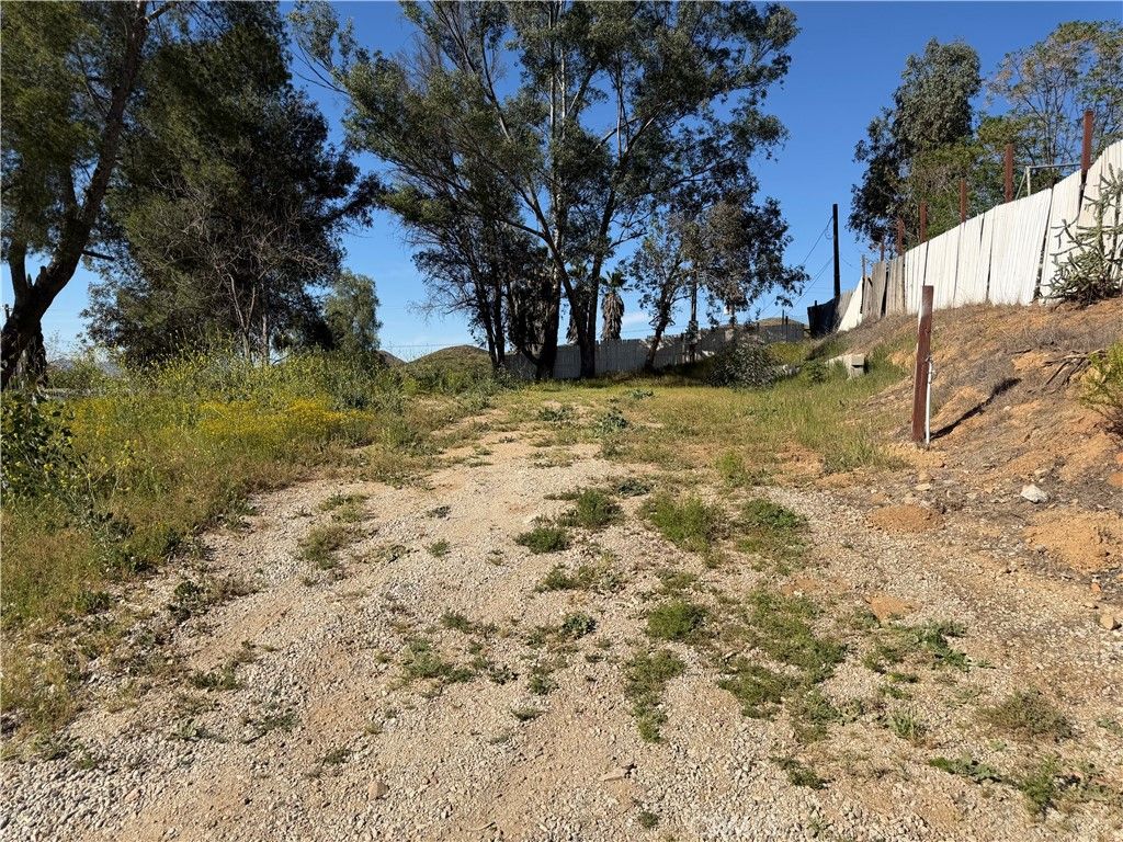 Image 8 of property listing at 24650 Fir, Menifee, CA 92584