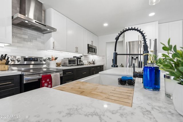 3968 W HEARN Road, Phoenix, AZ 85053