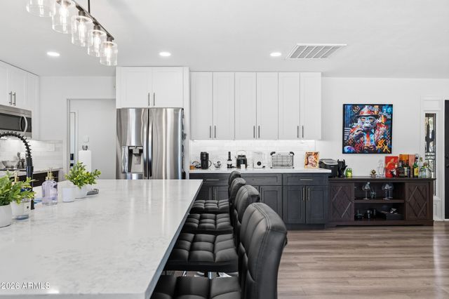 3968 W HEARN Road, Phoenix, AZ 85053