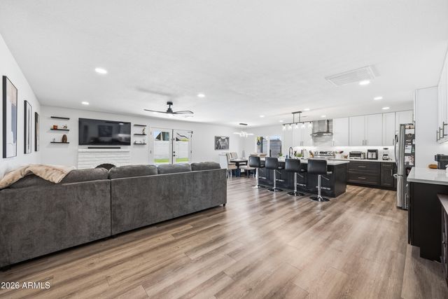 3968 W HEARN Road, Phoenix, AZ 85053