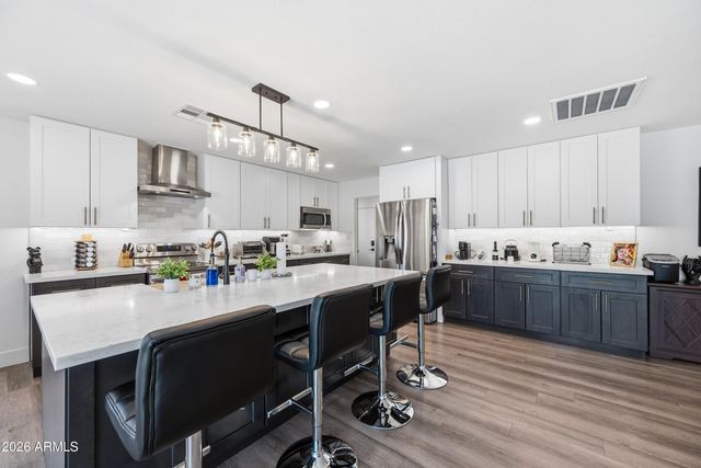 3968 W HEARN Road, Phoenix, AZ 85053