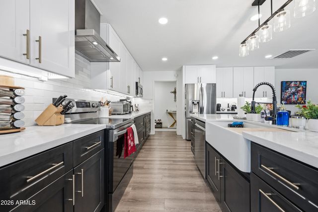 3968 W HEARN Road, Phoenix, AZ 85053