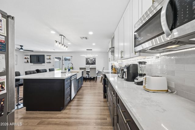 3968 W HEARN Road, Phoenix, AZ 85053