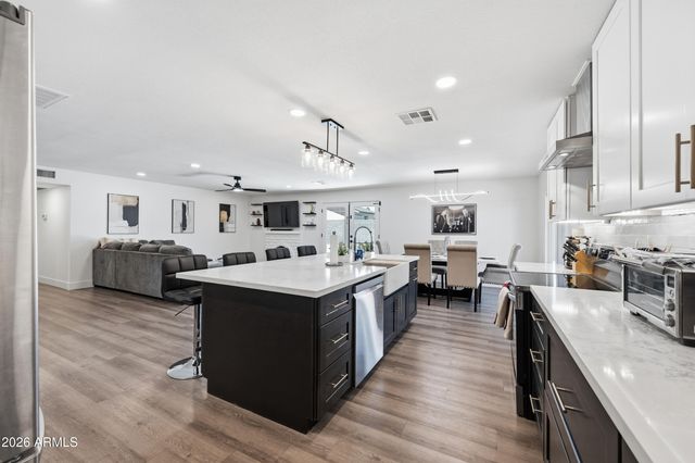 3968 W HEARN Road, Phoenix, AZ 85053