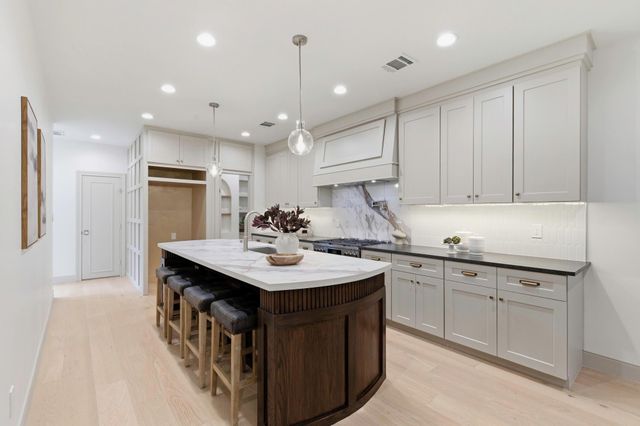 1202 Aurora Street, Houston, TX 77009