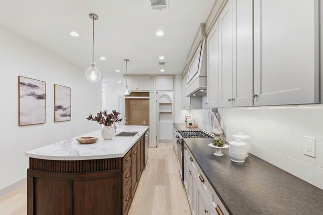 1202 Aurora Street, Houston, TX 77009