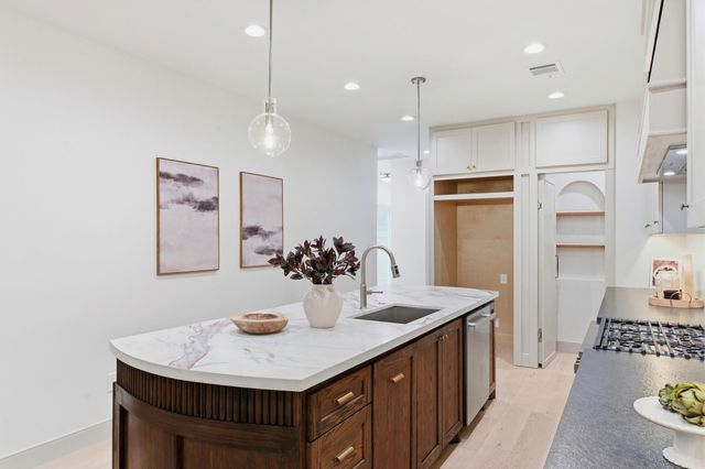 1202 Aurora Street, Houston, TX 77009