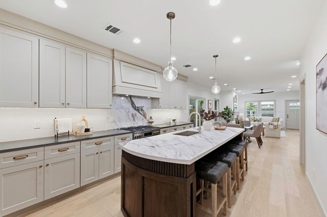1202 Aurora Street, Houston, TX 77009