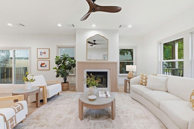 1202 Aurora Street, Houston, TX 77009