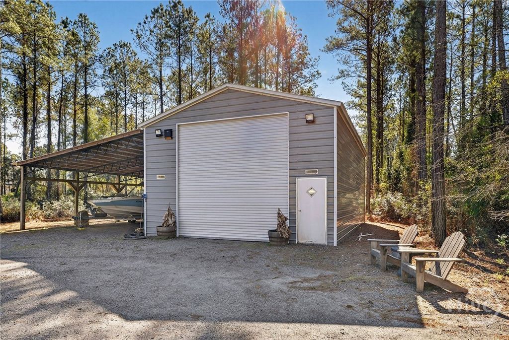 Image 40 of property listing at 275 Kilkenny Road, Richmond Hill, GA 31324
