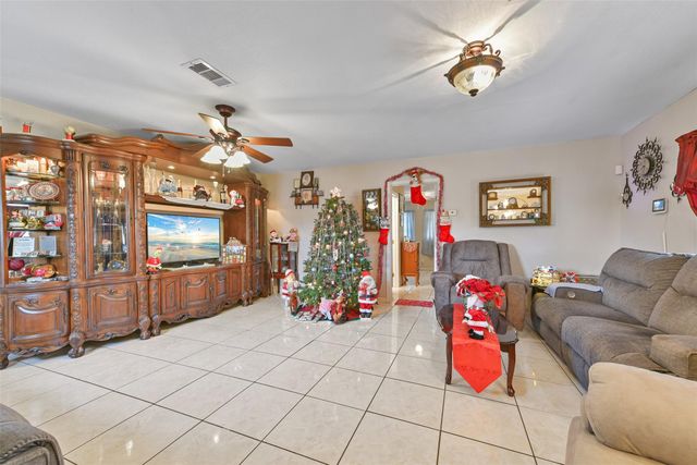 1804 36th Street N, Texas City, TX 77590