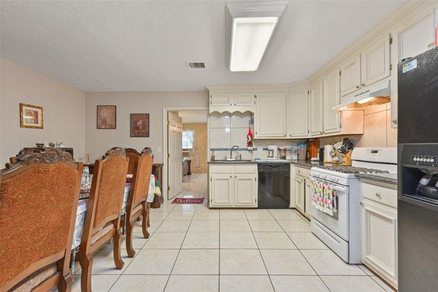 1804 36th Street N, Texas City, TX 77590