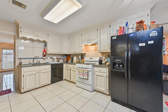1804 36th Street N, Texas City, TX 77590