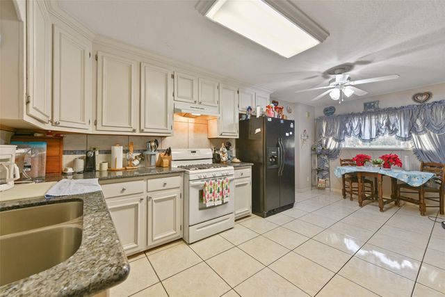 1804 36th Street N, Texas City, TX 77590